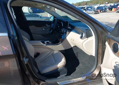 2015 Mercedes-Benz C 300 4Matic из США, поврежденный, VIN 55SWF4KB9FU039645